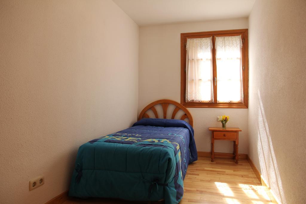 Apartamentos Los Tilos Benasque Room photo