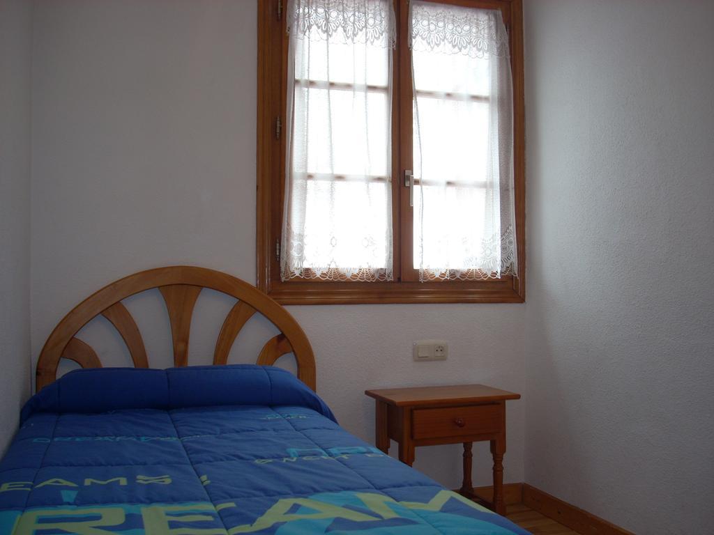 Apartamentos Los Tilos Benasque Room photo